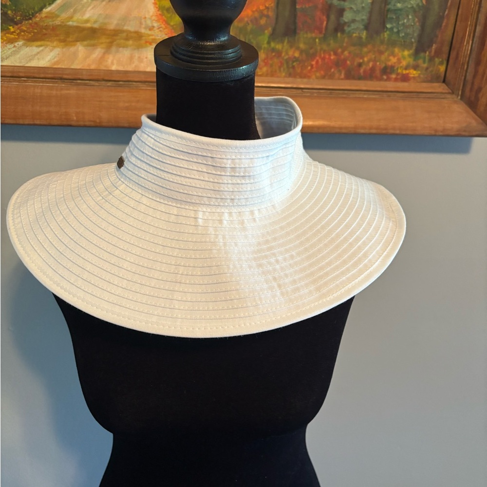 Sun N’ Sand Women’s White Sun Visor NWT